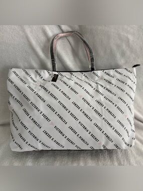 NWT Victoria's Secret Large White Tote Bag with Black Logo and Black/Pink Handle